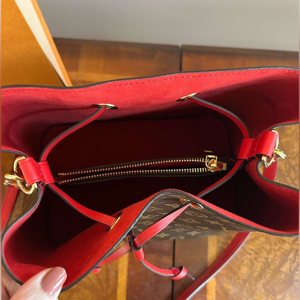 BRAND NEW Louis Vuitton Néonoé poppy MM Monogram w/ letter of authentication - Picture 3 of 10